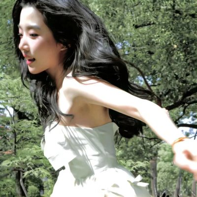 穿条纹衣的男孩